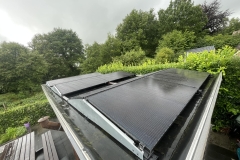 12x Solarwatt glas/glas 400 Wp zonnepanelen. Gecombineerd met een SMA 3.6 1 fase omvormer. Geïnstalleerd in Zuidwolde.