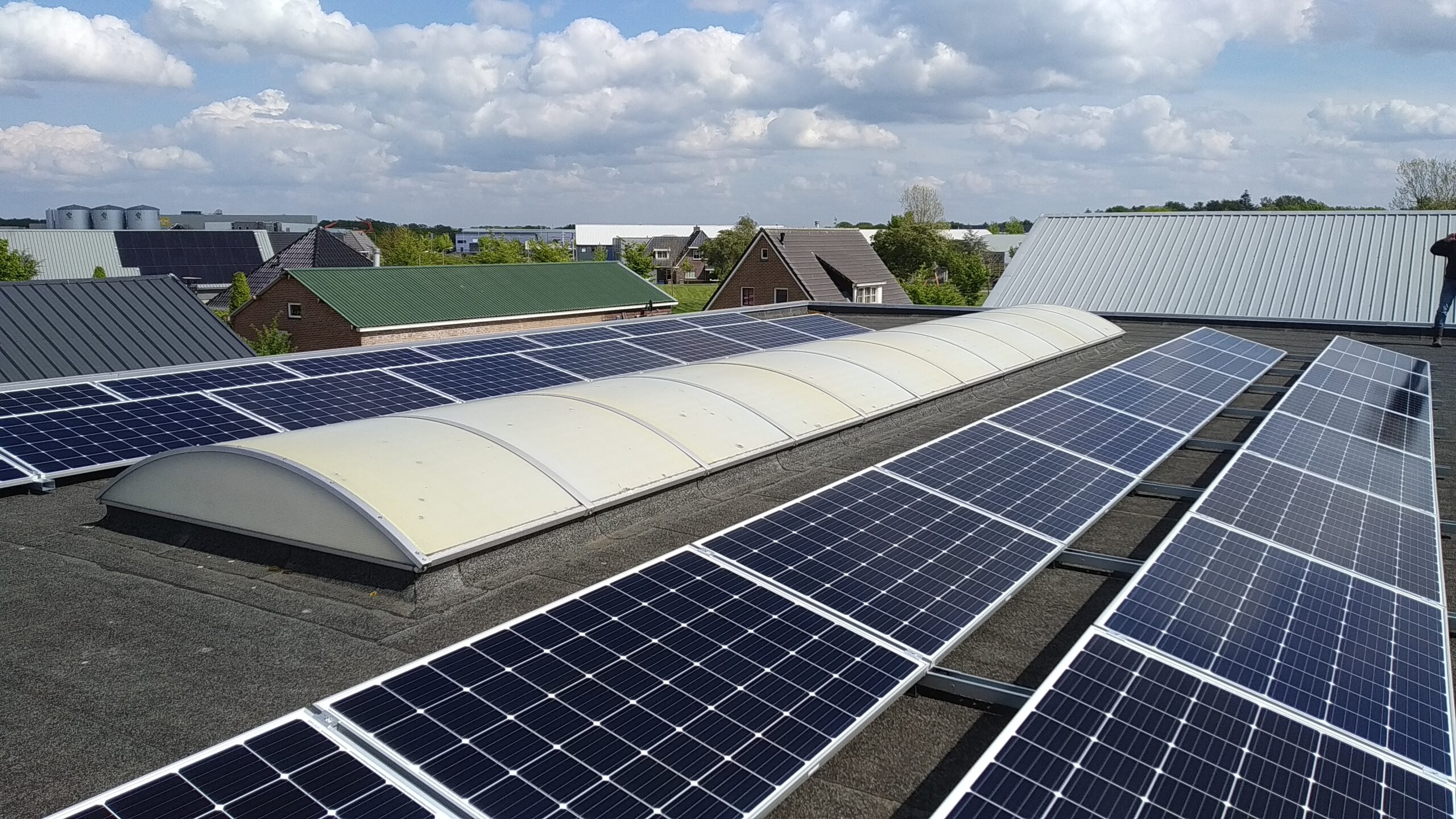 SolarStell montage Jinko zonnepanelen en SMA omvormer Hoogeveen